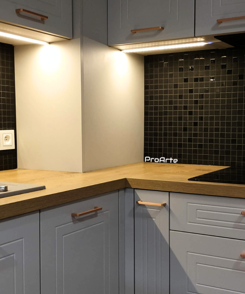 Meble na zamówienie to doskonały wybór dla osób ceniących indywidualizm i wysoką jakość. Dzięki możliwości pełnej personalizacji, meble wykonywane na zamówienie idealnie dopasują się do każdej przestrzeni, niezależnie od jej wielkości i stylu. Kuchnie na wymiar, szafy na wymiar.