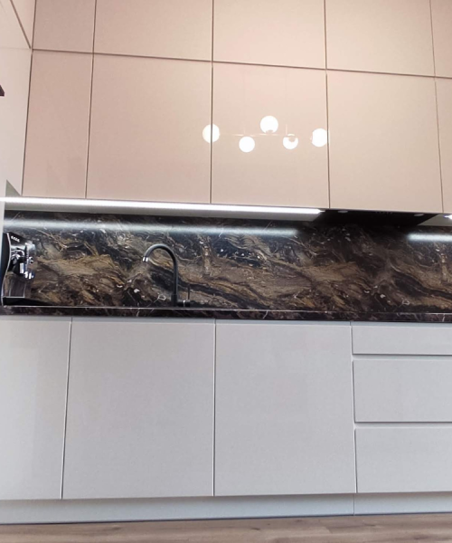 Meble na zamówienie – Idealne rozwiązanie dla Twojego wnętrza  Meble na zamówienie to doskonały wybór dla osób ceniących indywidualizm i wysoką jakość. Dzięki możliwości pełnej personalizacji, meble wykonywane na zamówienie idealnie dopasują się do każdej przestrzeni, niezależnie od jej wielkości i stylu. Oferujemy szeroką gamę materiałów, od naturalnego drewna po nowoczesne laminaty, które pozwalają na stworzenie mebli idealnie odzwierciedlających Twój gust i potrzeby.  Nasze meble na wymiar to nie tylko estetyka, ale także funkcjonalność i trwałość. Każdy projekt jest realizowany z dbałością o najmniejsze detale, co gwarantuje, że będą służyły przez lata. Bez względu na to, czy marzysz o eleganckiej szafie wnękowej, praktycznej kuchni, czy designerskiej sofie, meble na zamówienie spełnią Twoje oczekiwania.  Odwiedź naszą stronę, aby zobaczyć realizacje naszych projektów i skonsultować się z naszymi ekspertami, którzy pomogą Ci stworzyć wnętrze idealnie dopasowane do Twojego stylu życia. Wybierz meble na zamówienie i ciesz się wnętrzem skrojonym na miarę Twoich potrzeb.